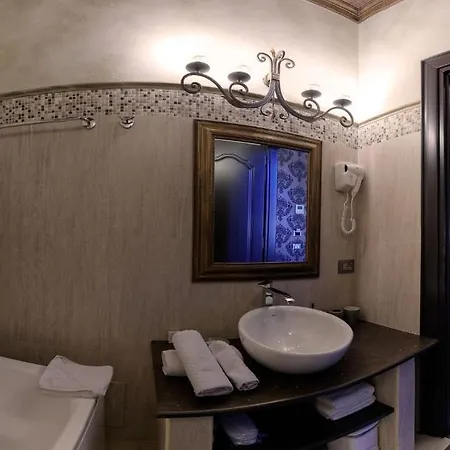 Hotel Antica Dimora Delle Cinque Lune 3*