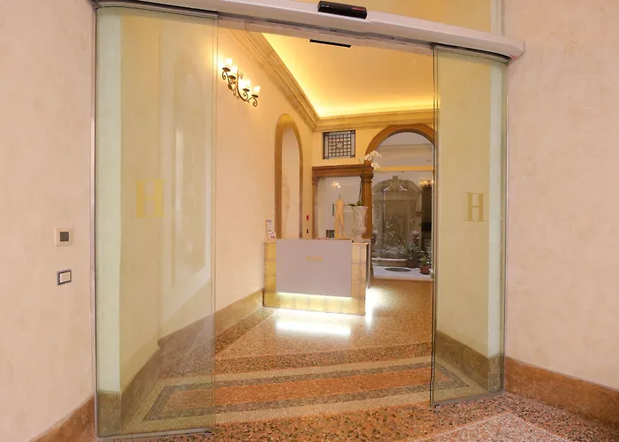 안티카 디모라 델레 친퀘 루네 호텔