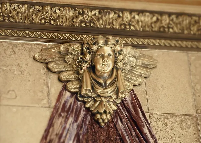 안티카 디모라 델레 친퀘 루네 호텔